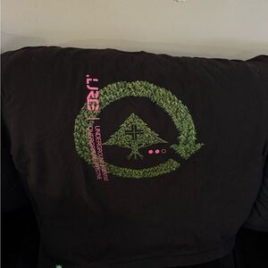 LrG black and green leafy tee